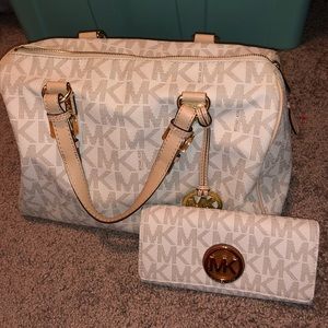 Authentic Michael Kors Top Handle Handbag 👜